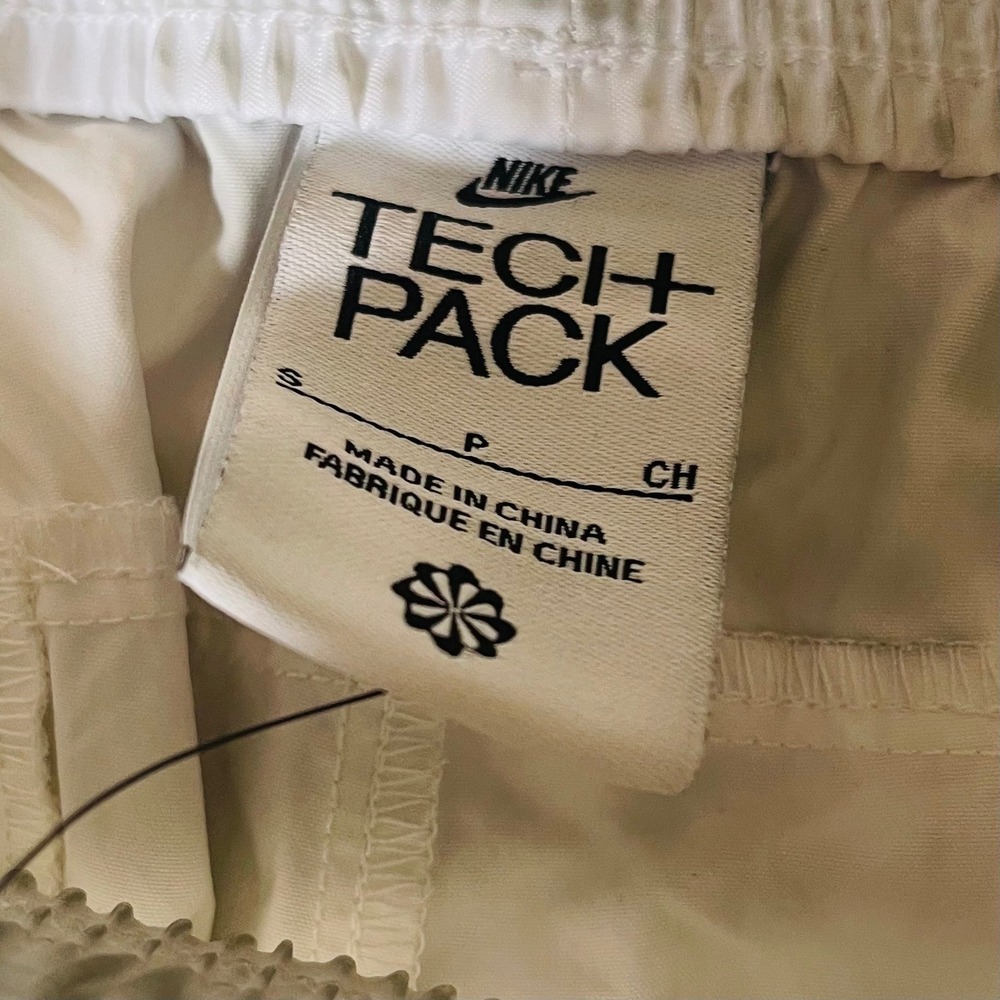 Nike Tech Pack Men's Small Woven Nylon Shorts NWT White Standard Fit Drawstring - Picture 3 of 5